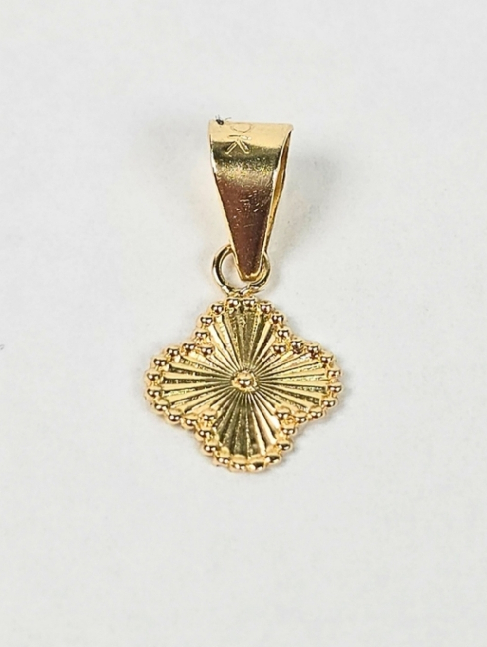 Van Pendant Charm 10K Gold Clover 4 Leaf Flower Minimalist Lucky 17.5mm